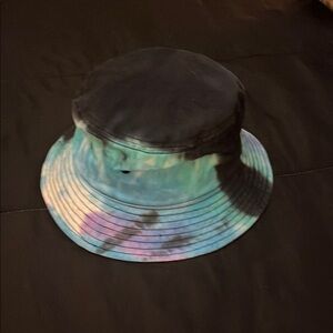 PacSun Tie-Dye Bucket Hat - Black and Blue